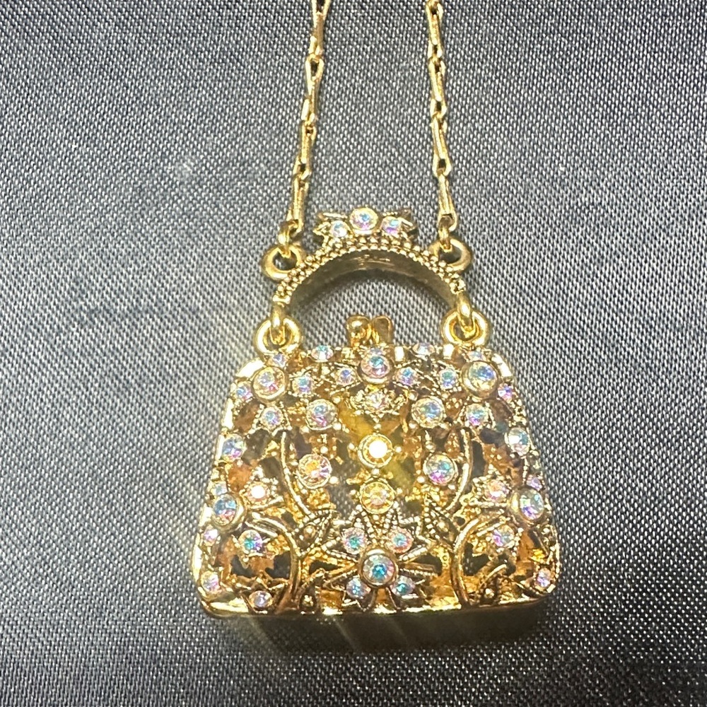 Vintage Butler Gold Tone Purse Pendant Necklace Kiss Lock